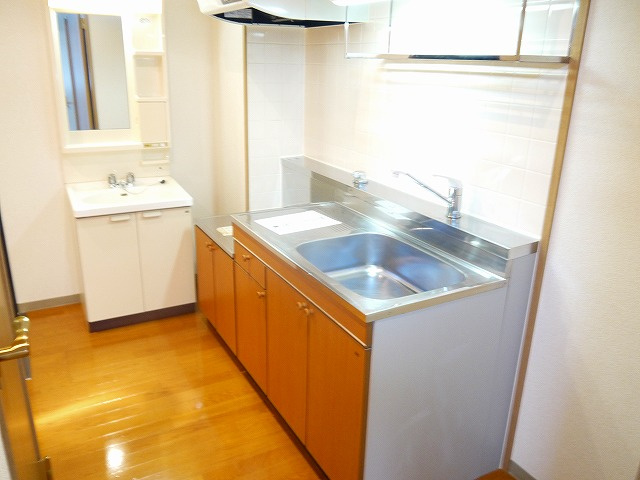 フクダ不動産新大宮マンションのキッチン|コンパクトなキッチンで掃除もラクラク