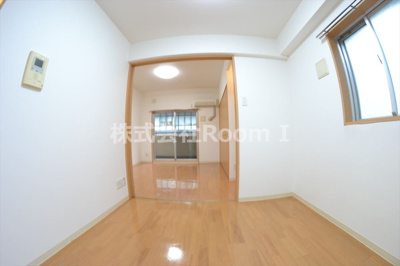 【居間・リビング】 | willDo天満橋 | こちらのリビングで趣味の時間をお楽しみください