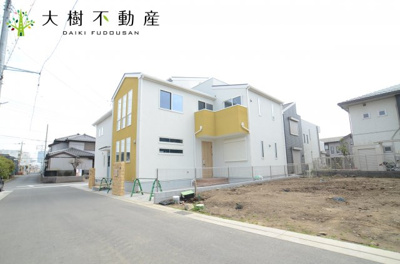 【前面道路含む現地写真】 | 海老名市上郷1丁目　新築一戸建て　全１棟　【仲介手数料無料】 | 駐車も楽々♪