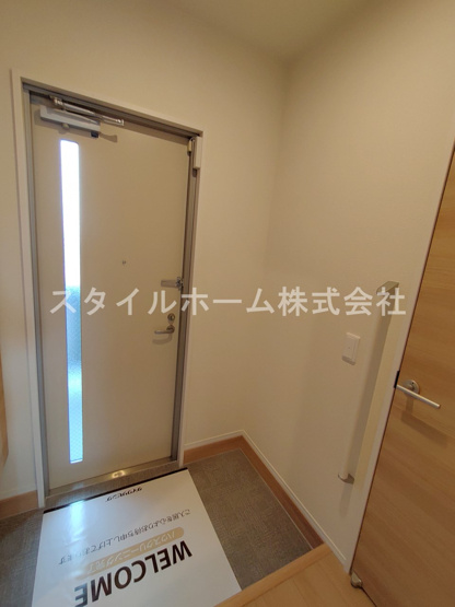 【玄関】 | ※別部屋写真です。