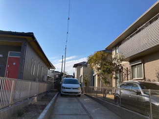 【駐車場】 | 君津市中野　中古戸建　君津駅　縦列に車3台駐車も可能です。