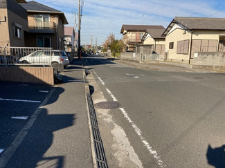 【前面道路含む現地写真】 | 君津市中野　中古戸建　君津駅　道路は6ｍ以上あり、車のすれ違いもスムーズです。