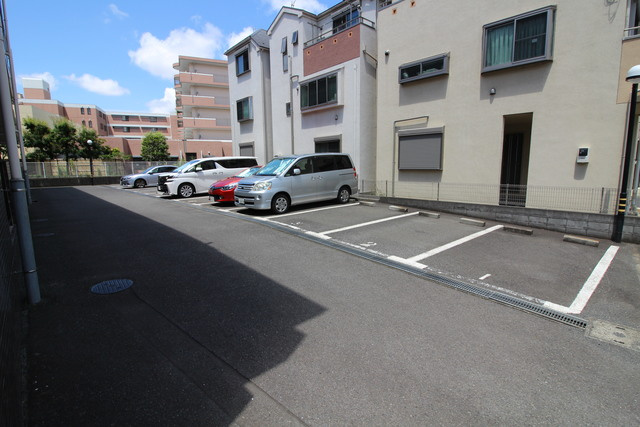 シャルマン向ケ丘の駐車場