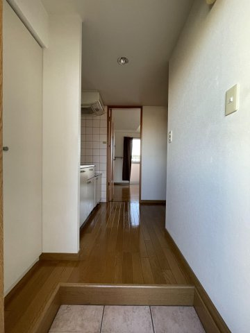 【玄関】 | シャトレーヌ諸岡 | 落ち着いた玄関です