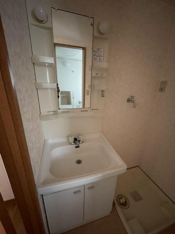 【独立洗面台】 | シャトレーヌ諸岡 | 独立洗面台、朝の身支度には欠かせません