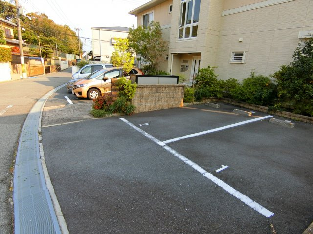 オリーベンハウスタカベの駐車場