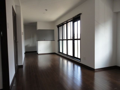 【居間・リビング】 | ロス・トーレンス | ※同建物同型別のお部屋