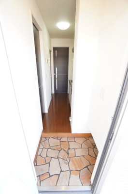 【玄関】 | 殿台NTステージ | ※同物件・反転タイプの写真です。