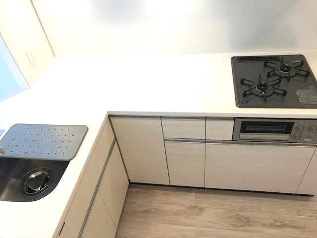 プライマル上野・稲荷町の設備|広々シンクのＬ字型カウンターキッチン