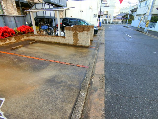 サンハイムの駐車場