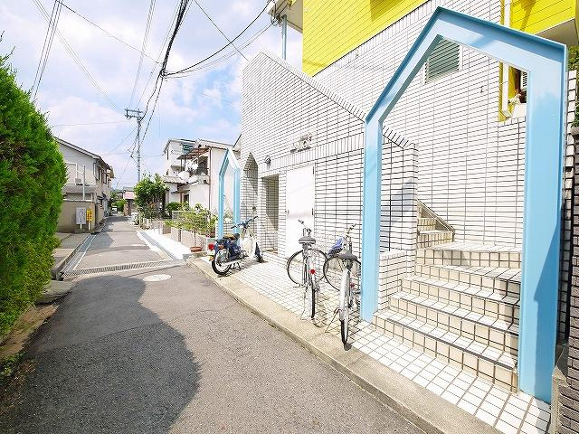 シングルモアのエントランス|清潔なエントランスです