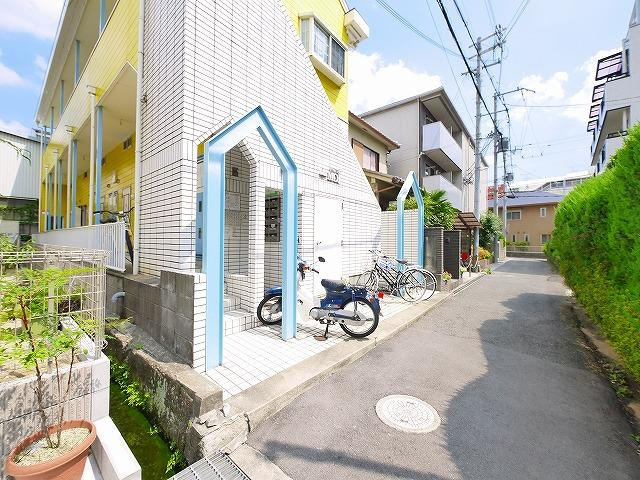 シングルモアのエントランス|建物の内部です