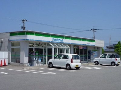 【周辺】 | アルペングローⅡ | ファミリーマート魚津北鬼江店まで650m