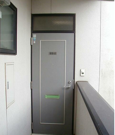 パルム弐番館の玄関