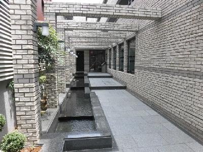 サンシティドムス鴨川のエントランス