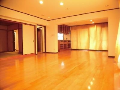 サンシティドムス鴨川の居間・リビング|リビング広々