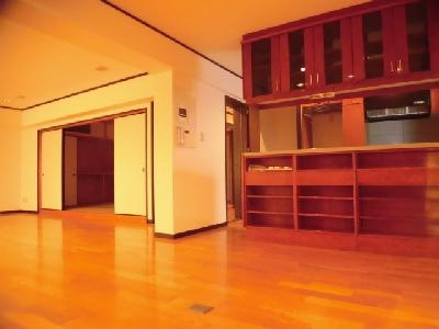 サンシティドムス鴨川の居間・リビング