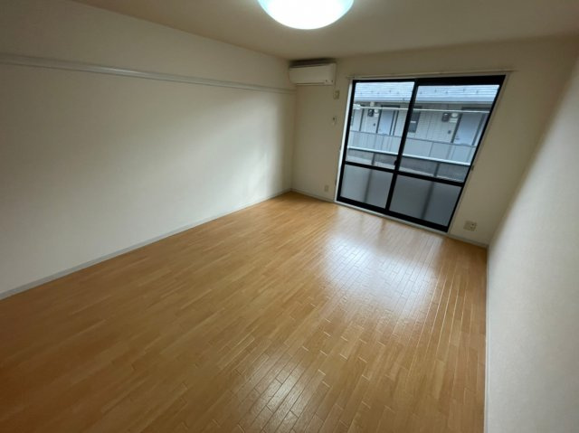 レジデンス三山Ⅱの居間・リビング