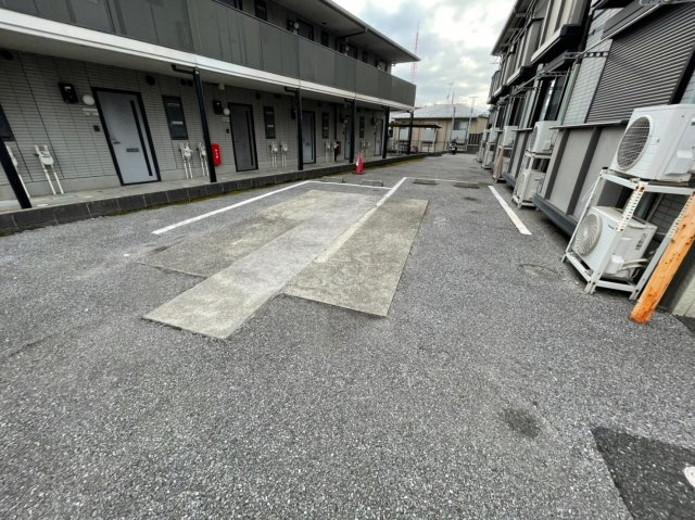 レジデンス三山Ⅱの駐車場