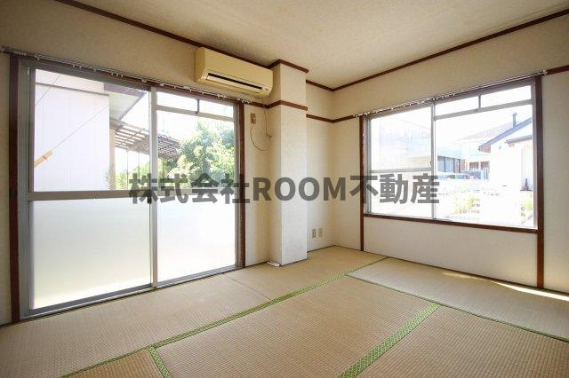 祝吉コーポレーションの寝室|広くて明るい寝室