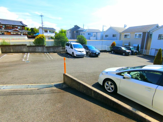 ハーモニーの駐車場