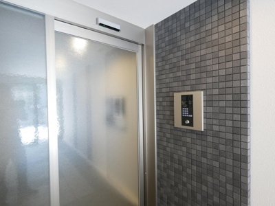 【エントランス】 | フラッティ大宮今出川 | オートロックあり