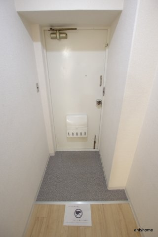 新大阪コーポビアネーズ　仲介手数料無料の玄関