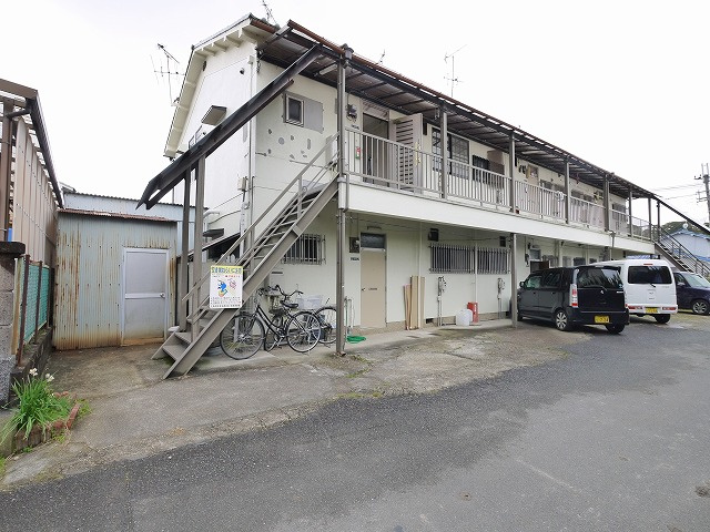 勝間田荘の駐車場