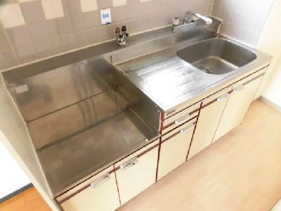 ホワイトクレステのキッチン|二口ガスコンロ設置可