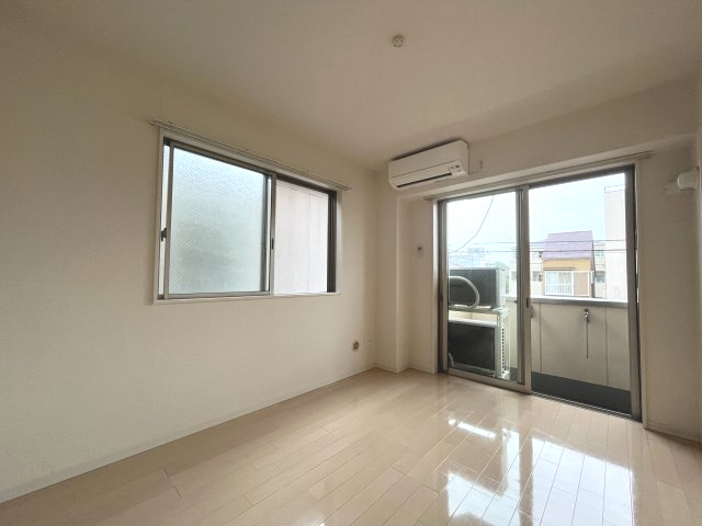 ★２面採光の寝室です★