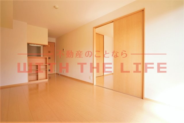 ハウスフリーデⅢ【10,000円キャッシュバック対象物件】の居間・リビング|おしゃれな居間です