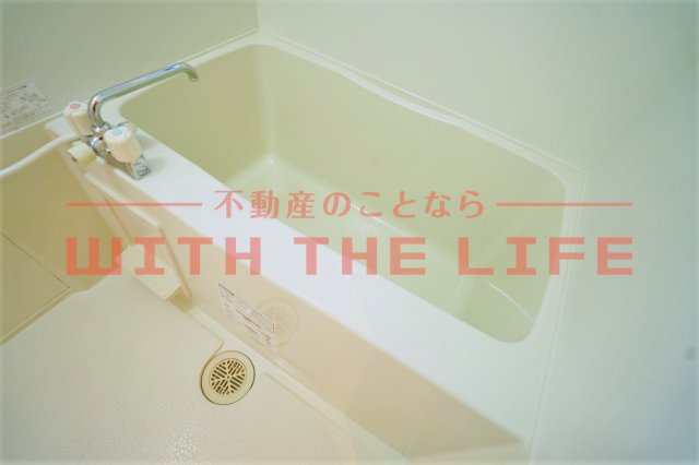 ハウスフリーデⅢ【10,000円キャッシュバック対象物件】の浴室|落ち着いた空間のお風呂です