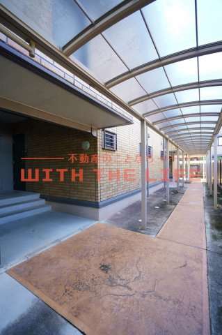 ハウスフリーデⅢ【10,000円キャッシュバック対象物件】のエントランス|清潔なエントランスです