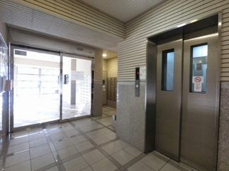 【その他共用部分】 | お買い物時やベビーカーの出し入れに便利なエレベーター付です。