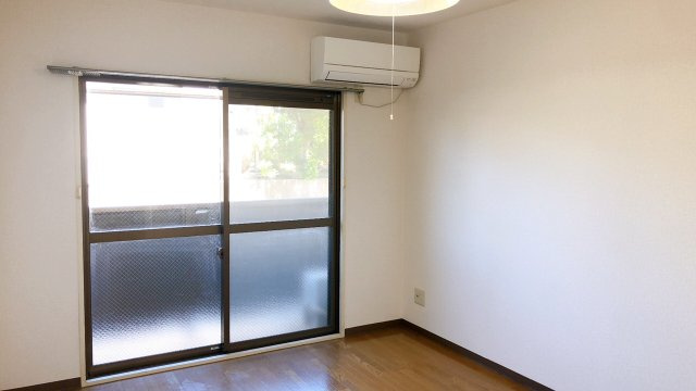 グレイスフル山本の洋室