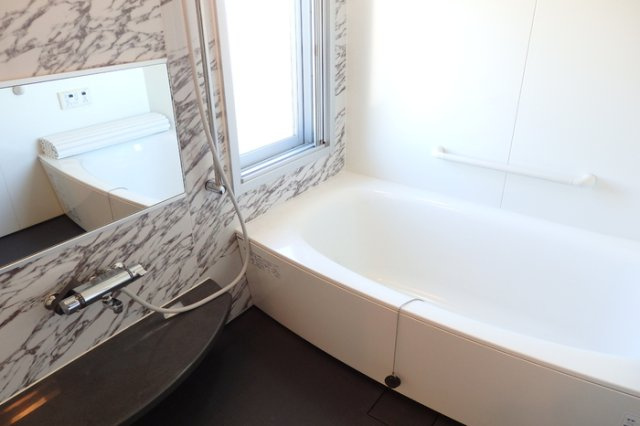 ロイヤルパークス若葉台の浴室
