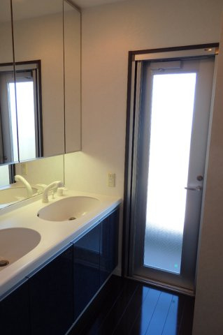 ロイヤルパークス若葉台の洗面所