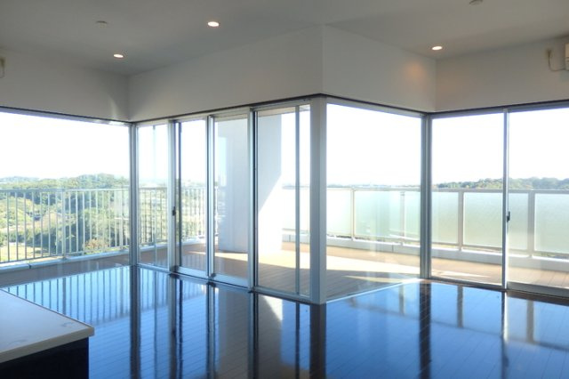 ロイヤルパークス若葉台の居間・リビング