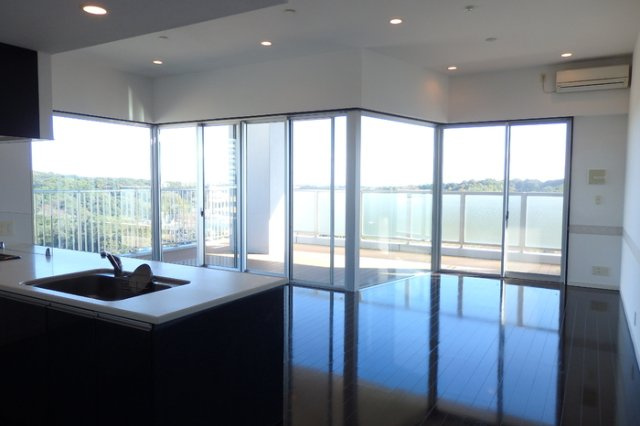 ロイヤルパークス若葉台のロビー