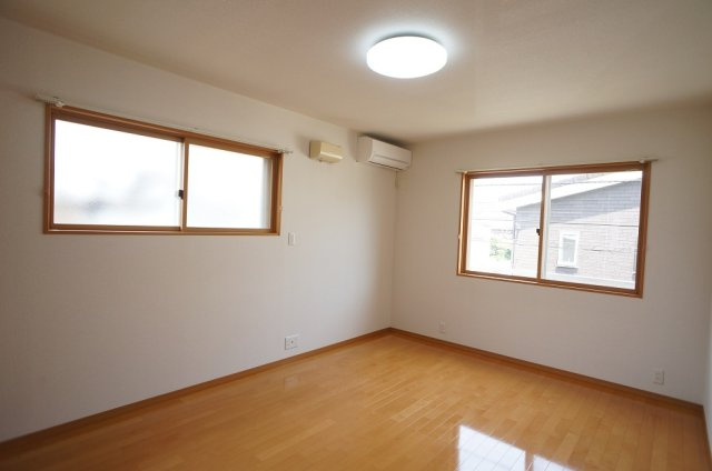 【居間・リビング】 | ヴィラサヴォア | 二面採光の明るいお部屋♪