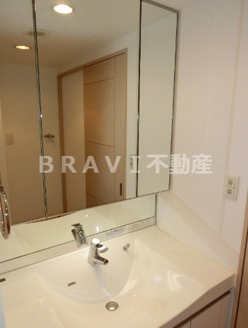 アーデンタワー新町　BRAVI不動産の独立洗面台|【アーデンタワー新町】独立洗面台で身支度をすべて済ませてしまいましょう