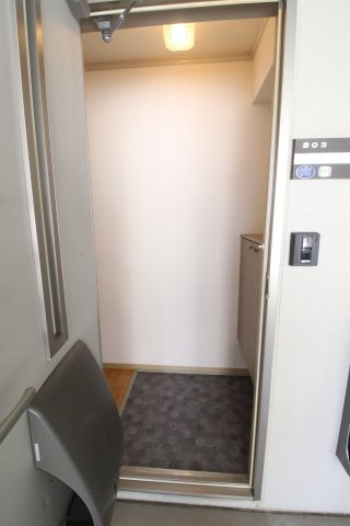 エクセル大倉山IIの玄関