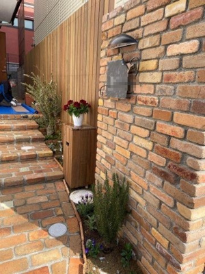 【外観】 | プレタメゾン芦屋岩園 | 住居部分の入口です。この雰囲気が店舗へと続きます。