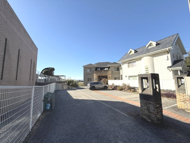 海見え！富士山を臨む　マンション用地の外観|奥の建物です