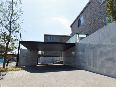 【外観】 | キーコート上野毛　A棟 | 車寄せ完備、大きなお荷物などこちらで積み下ろしができます。