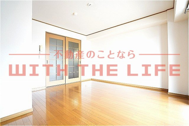 リバティヒルズI【キャッシュバック対象物件】の居間・リビング|こちらの居間で趣味の時間をお楽しみください