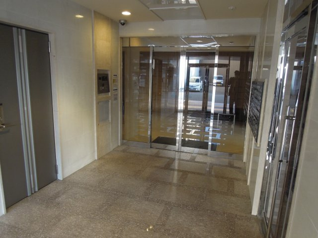 ビブレ宝永さくら通りのエントランス|防犯カメラ、管理人室もあり、セキュリティーは万全