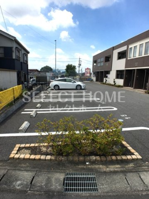 【駐車場】 | フェニックス大平台 | 駐車場があるので、車を買う予定の方も安心です