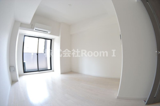 【洋室】 | Ｓ－ＲＥＳＩＤＥＮＣＥ谷町五丁目 | 個人の部屋や寝室として使える洋室です