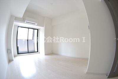 【洋室】 | Ｓ－ＲＥＳＩＤＥＮＣＥ谷町五丁目 | 個人の部屋や寝室として使える洋室です